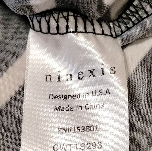 Ninexis Size Small Black White Striped Tunic Top Tie Waist Short Sleeves NWT - Picture 4 of 7